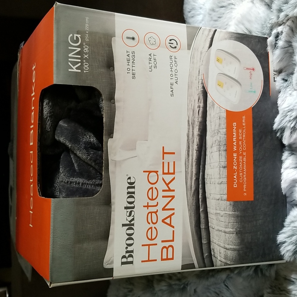 Brookstone heated blanket NIB